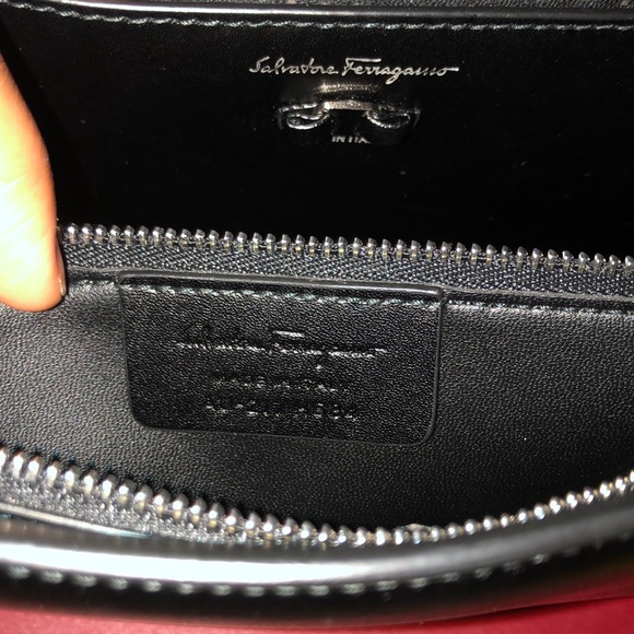 Salvatore Ferragamo Vara Shoulder Bag - Picture 6 of 8